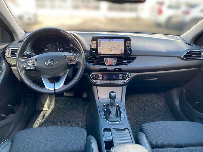 Hyundai i30 cw Premium 'Panoramaglasdach, Navigation'