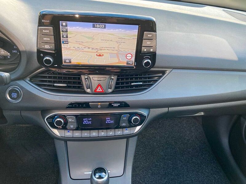 Hyundai i30 cw Premium 'Panoramaglasdach, Navigation'